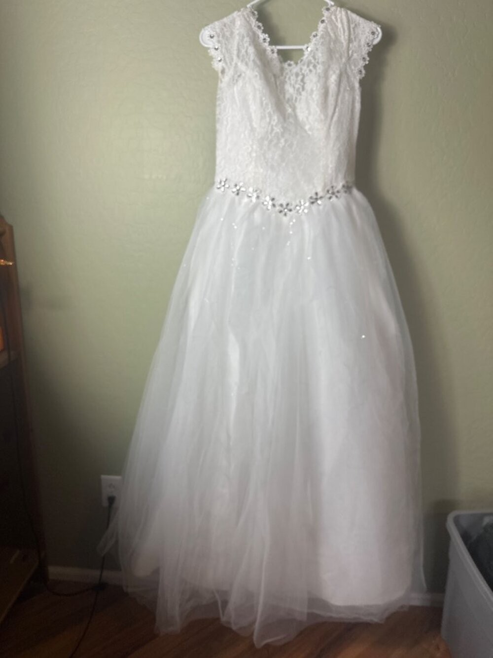 Size 4 Eyekepper Double Shoulder Floor Length Bridal Gown Wedding Dress - Picture 2 of 7